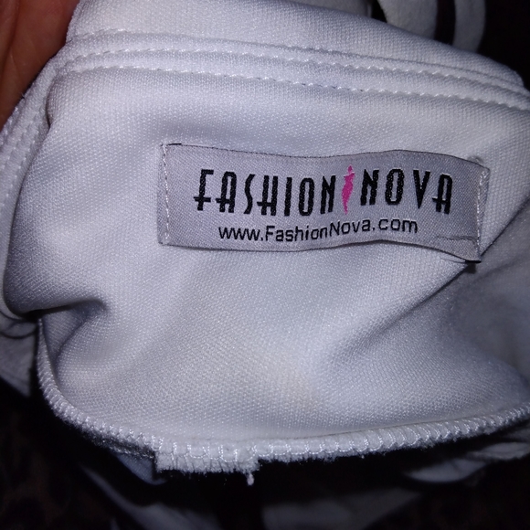 White and black romper - Picture 4 of 4